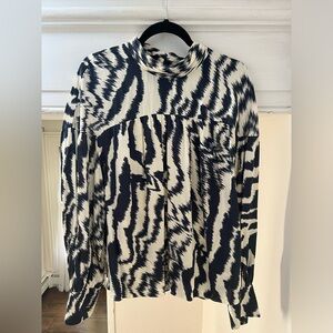 Ted baker size 5 (xl)